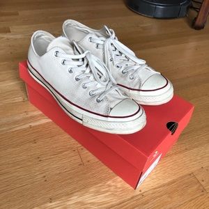 Barely worn low top converse in cream